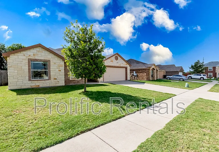 5102 Screaming Eagle Cir — Photo 3