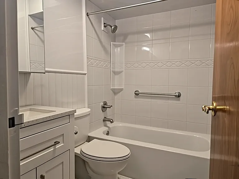1224 E 9th St #1 — Photo 6