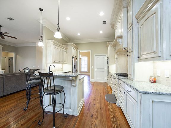 5th image of 100 Charlton Cove Cir