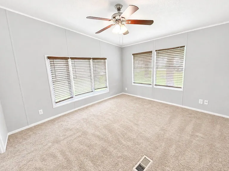 33114 McKinley Cir — Photo 6