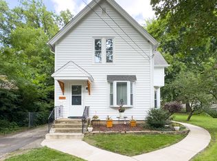 909 Bellevue Ave, Elgin, IL 60120