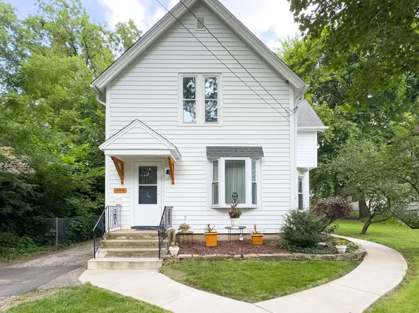 909 Bellevue Ave, Elgin, IL 60120