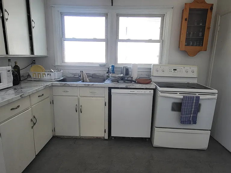 859 Victoria St #B — Photo 4