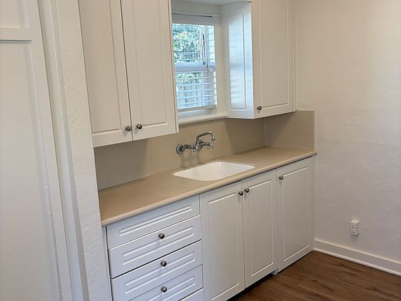 5th image of 283 E McFarlane Dr