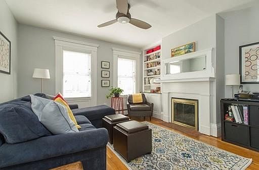 2nd image of 72 Pearl St