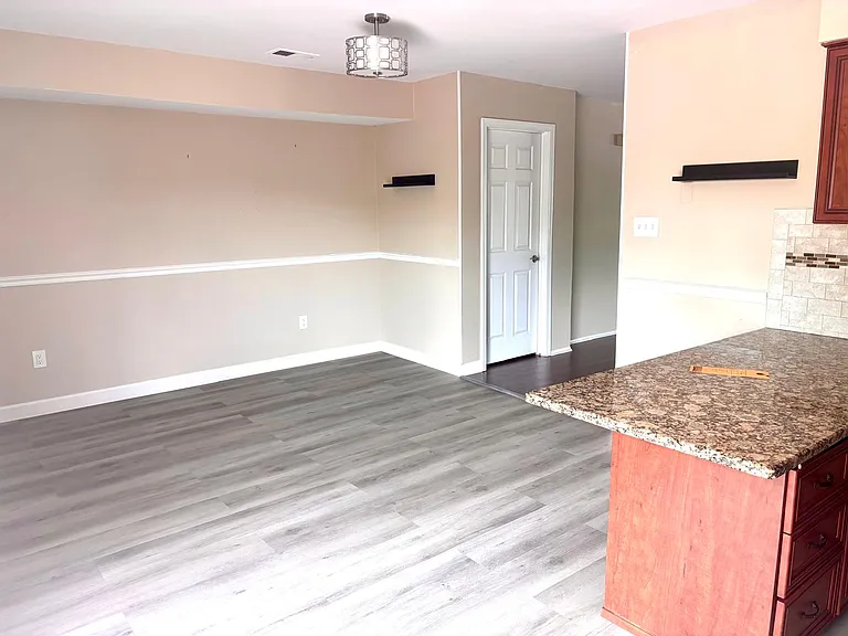 103 Bedford Pl — Photo 5