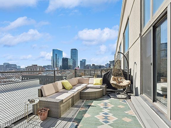 3rd image of 616 W Fulton St APT 716