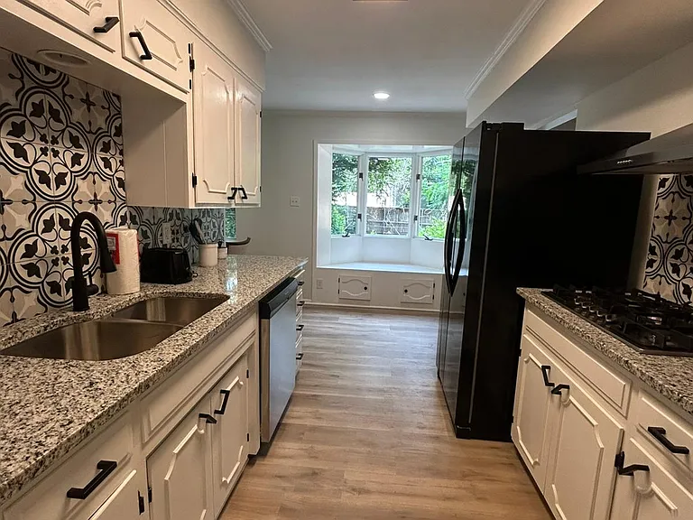 2509 White Oak Ln — Photo 6