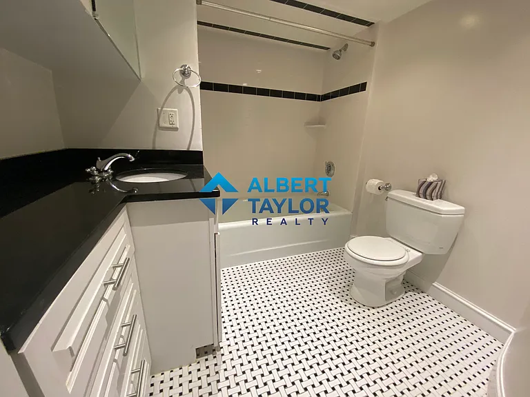 Upstairs Bathroom (Vacant)