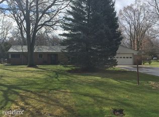 2763 New England Dr, Rochester Hills, MI 48309