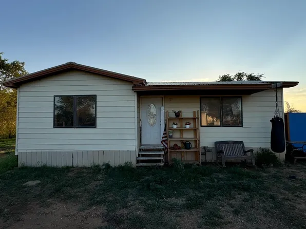 610 E 10th St, Hale Center, TX 79041