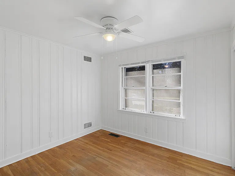 60 Russell Rd — Photo 8