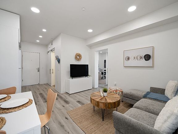 3rd image of 3167 Market St #507
