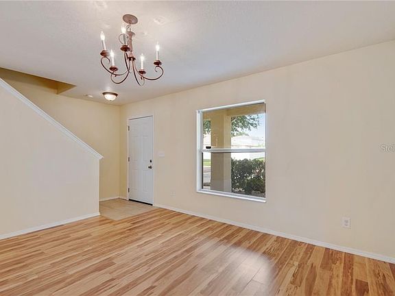 4th image of 30730 Sonnet Glen Dr