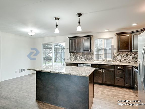 5th image of 9516 Holly Dr
