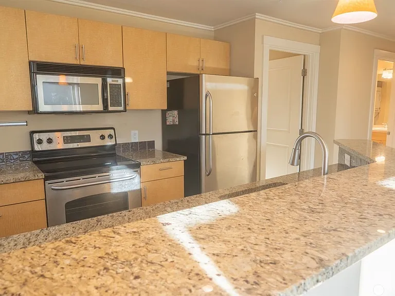 626 4th Ave W #201 — Photo 8