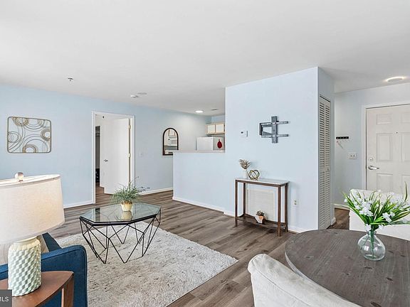 4th image of 2702 Lighthouse Point E #629