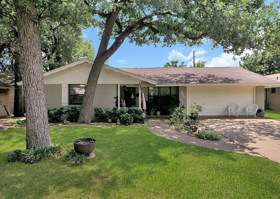 1st image of 2214 Royal Oaks Dr
