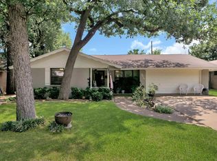 2214 Royal Oaks Dr, Irving, TX 75060