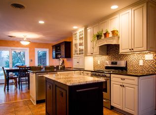 2712 Calkins Rd, Herndon, VA 20171