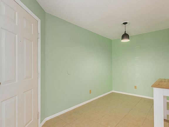 2nd image of 4410 N Longview Ave Unit 124