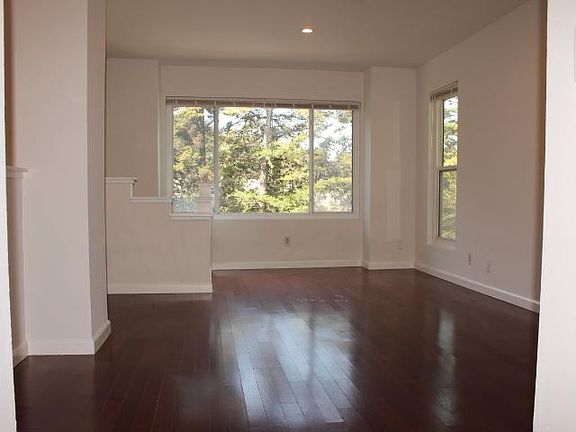 4th image of 357 Half Moon Ln APT 8