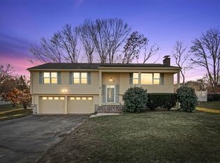 6 Peach Blossom Ln, Smithfield, RI 02828