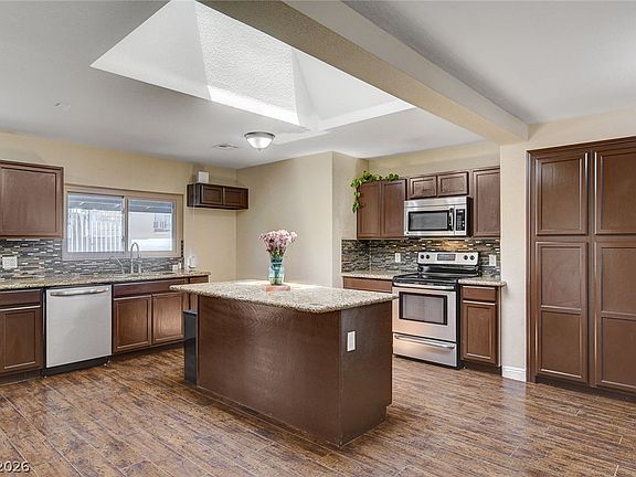 5th image of 672 8th St