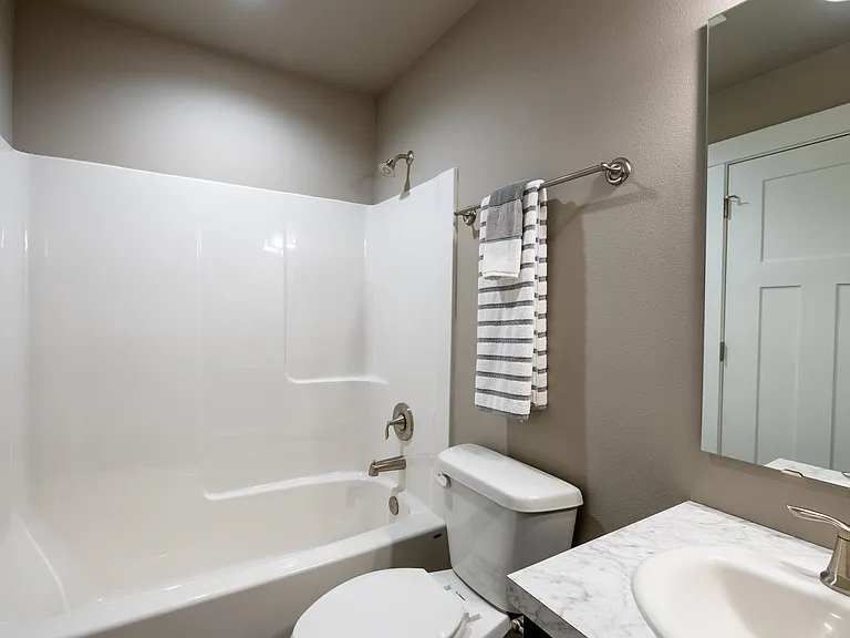 Townhomes/Apartments - 259 Se Ely St — Photo 30