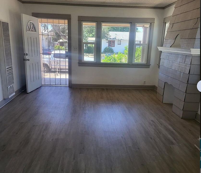 2nd image of 207 N 5th St