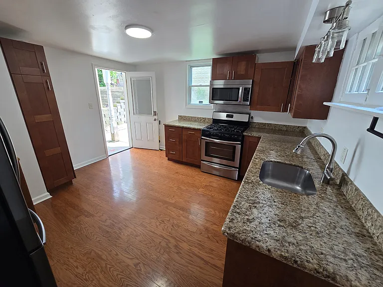825 Southern Ave — Photo 9