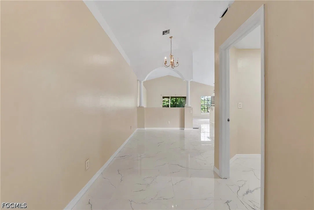 4 bed, 2.0 bath, 1808 sqft, $2,400 — Photo 3