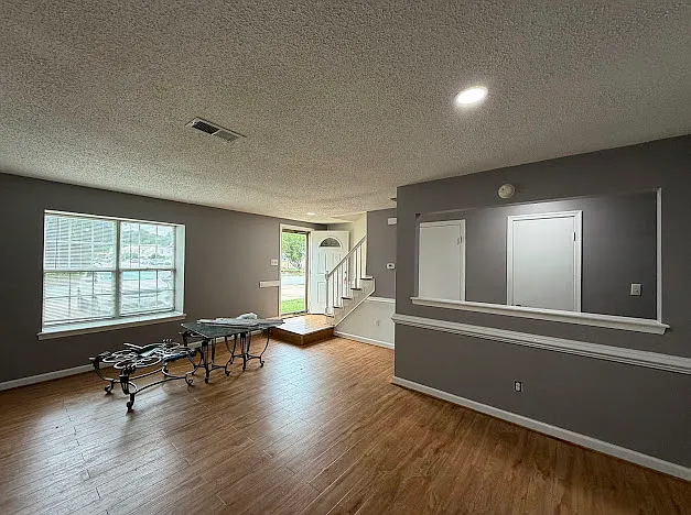 548 Hollomon Dr — Photo 9