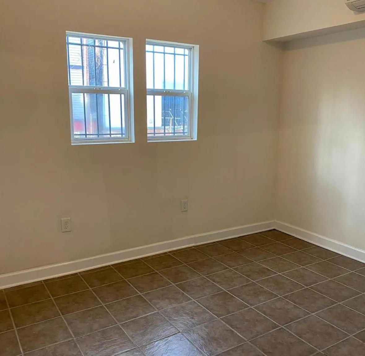 1613 18th St SE — Photo 3