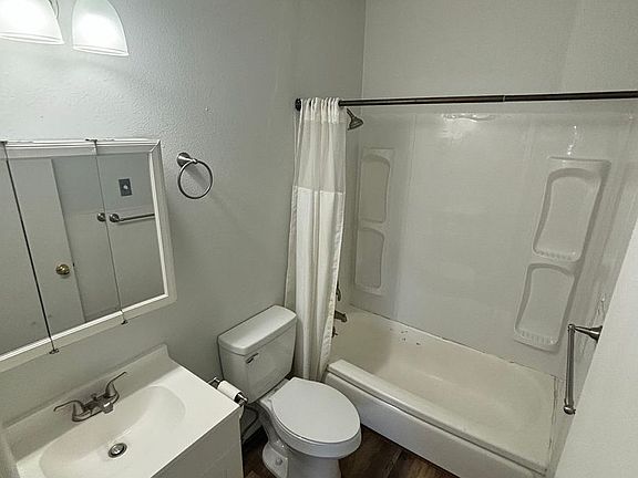 4th image of 1002 Cushman St #4