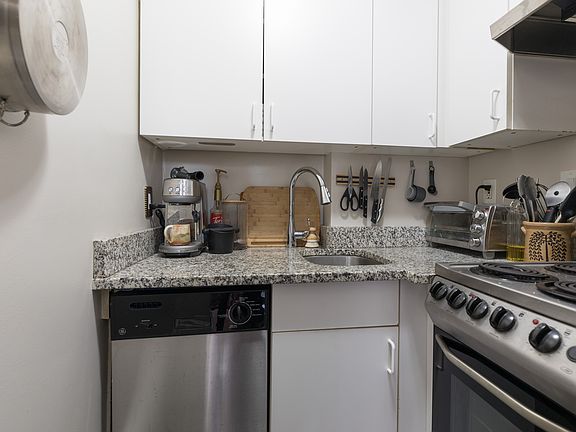 5th image of 74 Mount Vernon St APT 1F