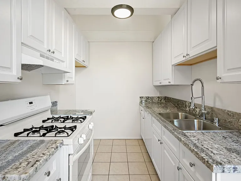 10845 Camarillo St — Photo 24