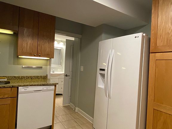 5th image of 2645 N Sacramento Ave #G