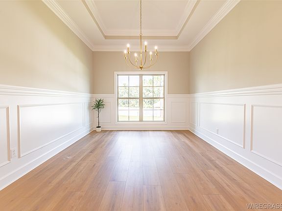 4th image of 118 Sawtooth St