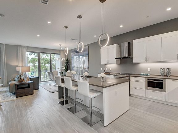 Home For Sale In Moderne Boca