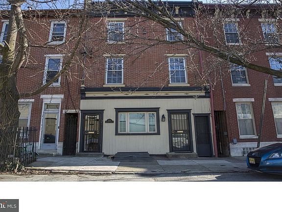 2nd image of 220 Richmond St