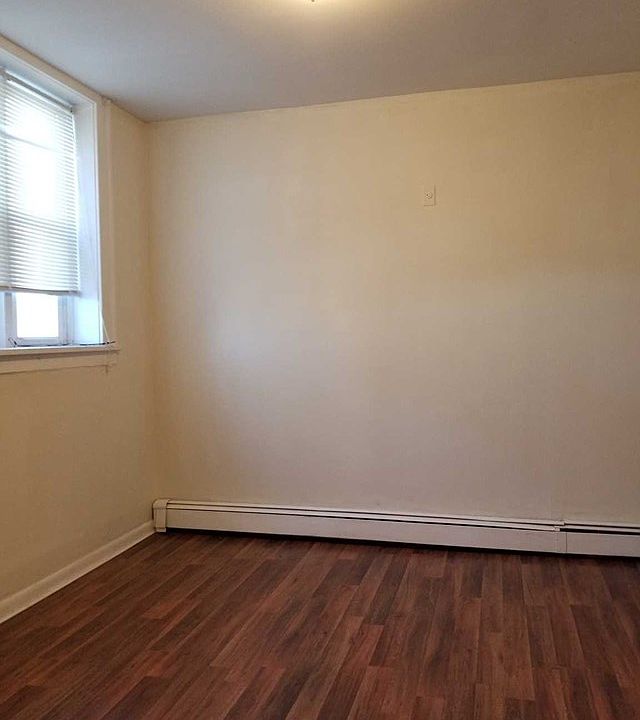 2nd image of 301 E Brinkerhoff Ave APT 1