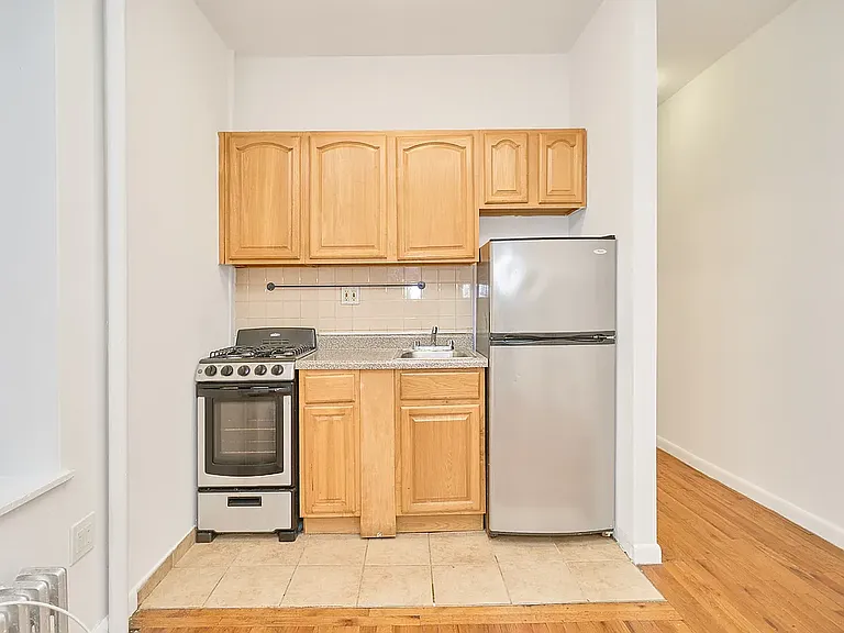 70 W 109th St #34 — Photo 3