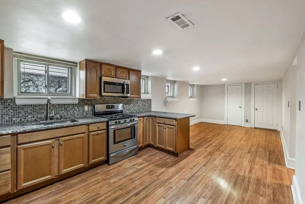 1 bed, 1.0 bath, 700 sqft, $2,200 — Photo 3