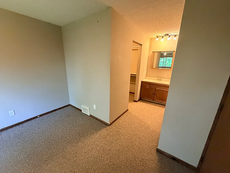 2712 Rolling Oak Rd — Photo 7