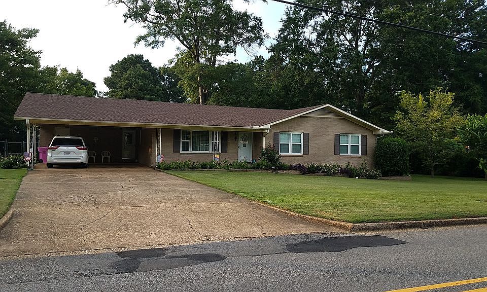 1st image of 3204 32nd St