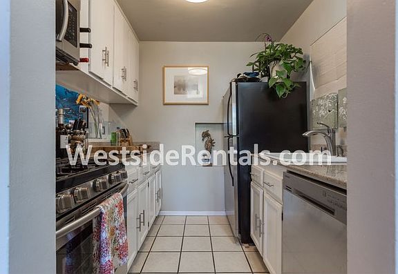 3rd image of 472 Rosecrans Ave APT 3