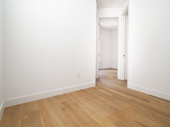 4th image of 59 Thompson St #33A
