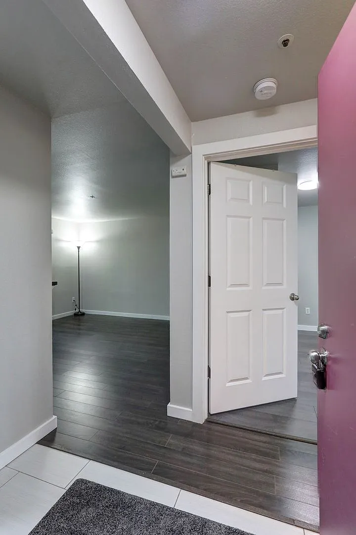 Ground Floor 1 Bedroom Featuring Newcastle Convenience — Photo 2