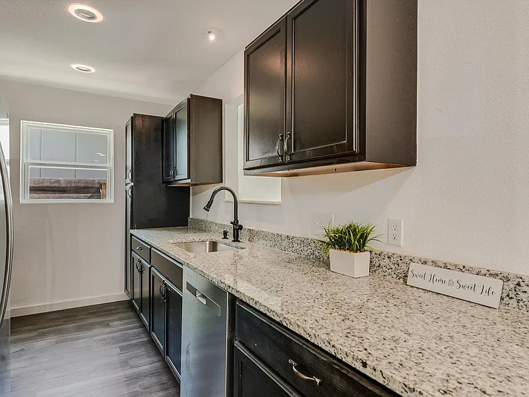 6913 Shannon Dr — Photo 7